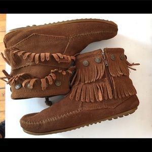 Great Minnetonka suede high ankle boots size 6